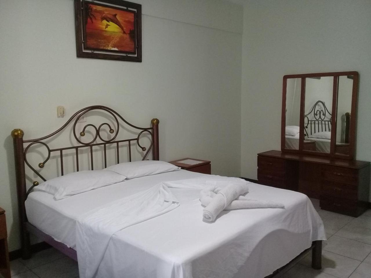 Hostal Ibiza Santa Cruz de La Sierra Exteriör bild