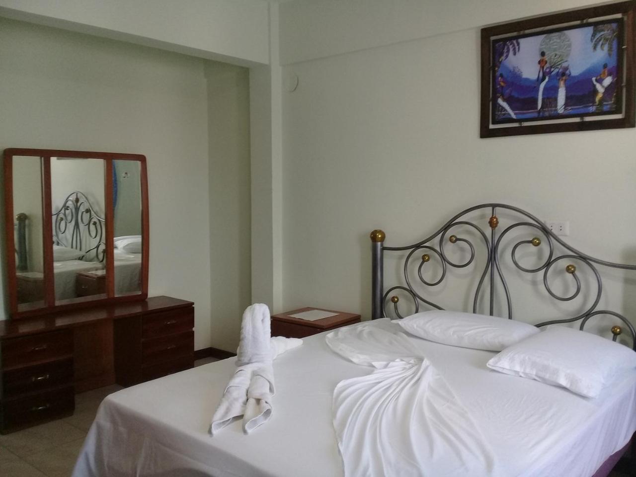 Hostal Ibiza Santa Cruz de La Sierra Exteriör bild
