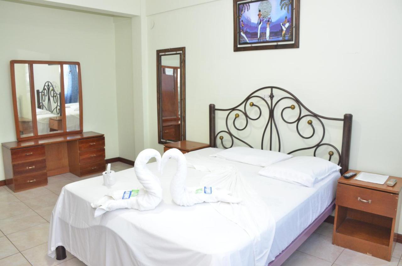 Hostal Ibiza Santa Cruz de La Sierra Exteriör bild