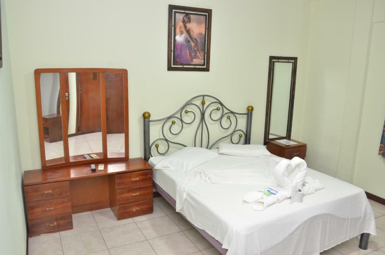 Hostal Ibiza Santa Cruz de La Sierra Exteriör bild